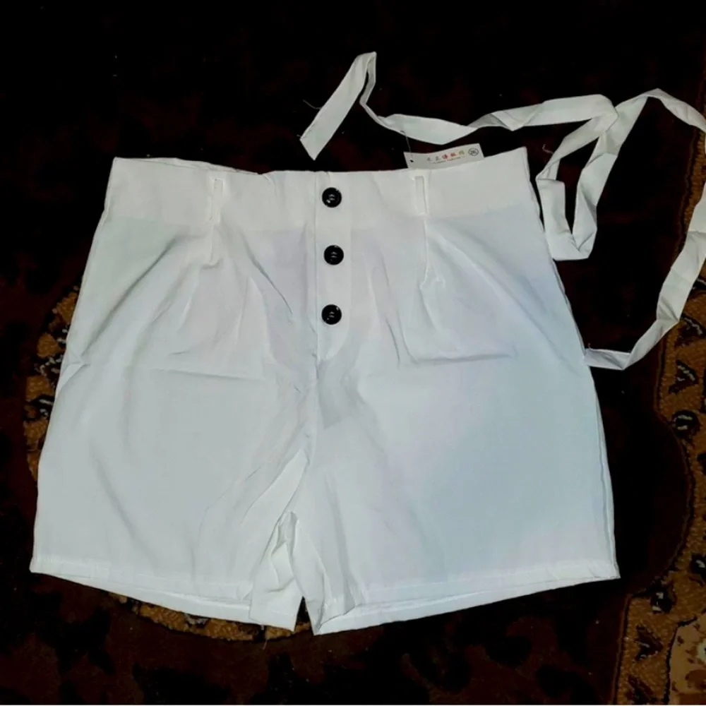 New Women’s High Waisted Belted Faux Button Shorts Sz S - Picture 2 of 6